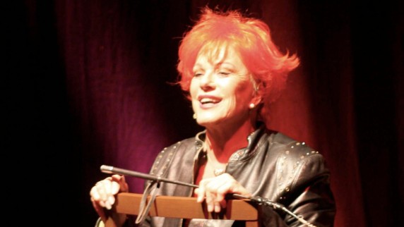 Bissige Pointen: Die Journalistin Inge von Stein (Lisa Fitz) nahm in Roggenburg kein Blatt vor den Mund. Derbe, aber auch scharfsinnig, nahm sie Politik, Kultur und Gesellschaft aufs Korn.