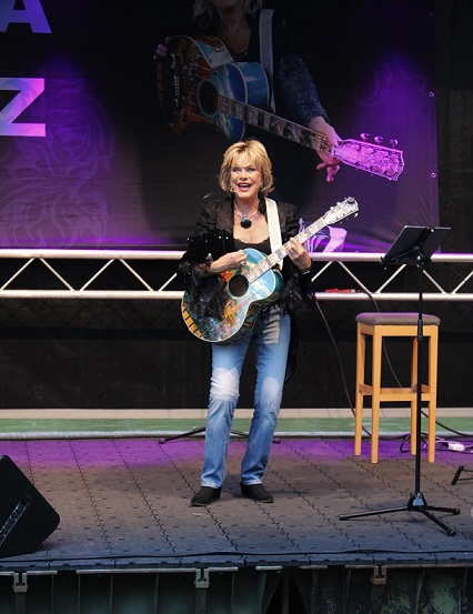 FlussfestivalWolfratshausenLisaFitz2