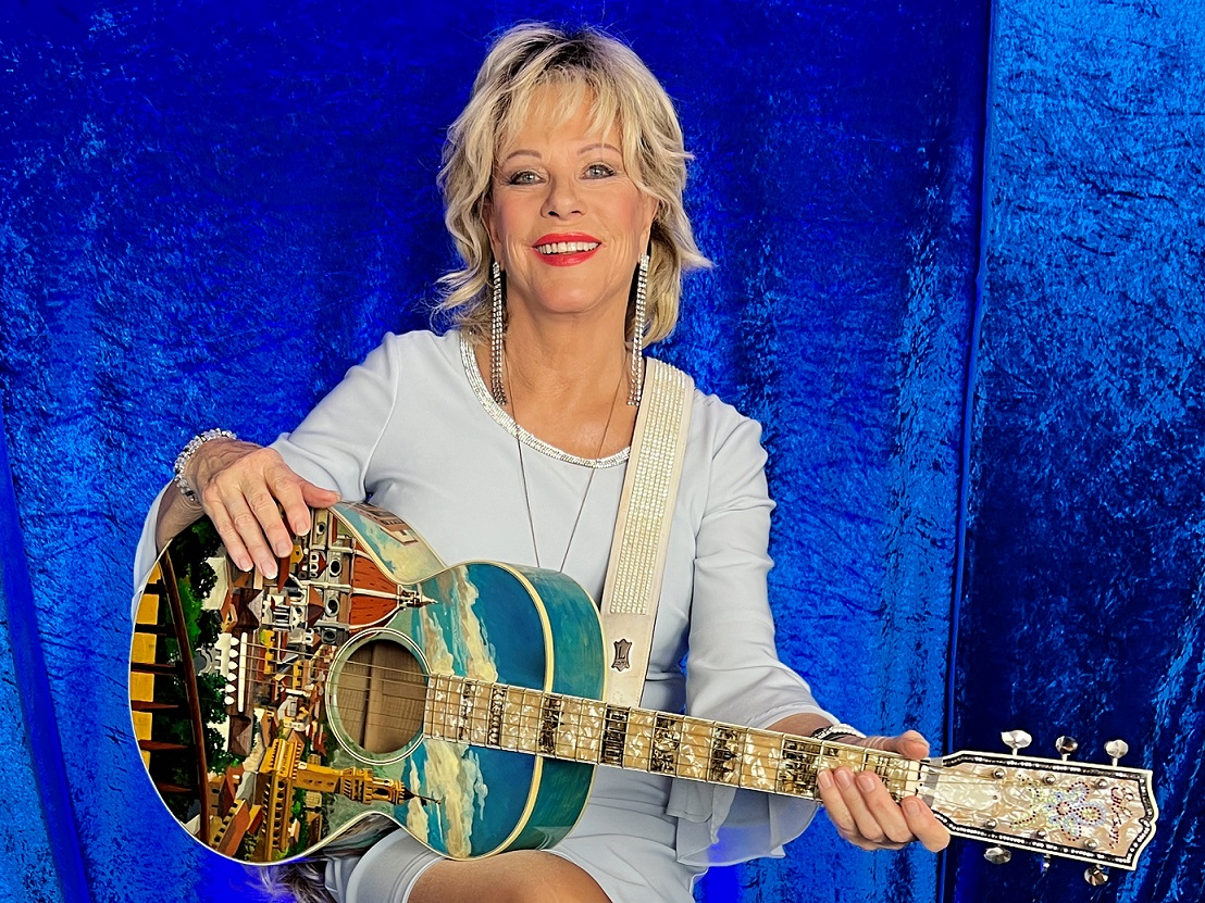 7. Graublau_Quer_ Gitarre